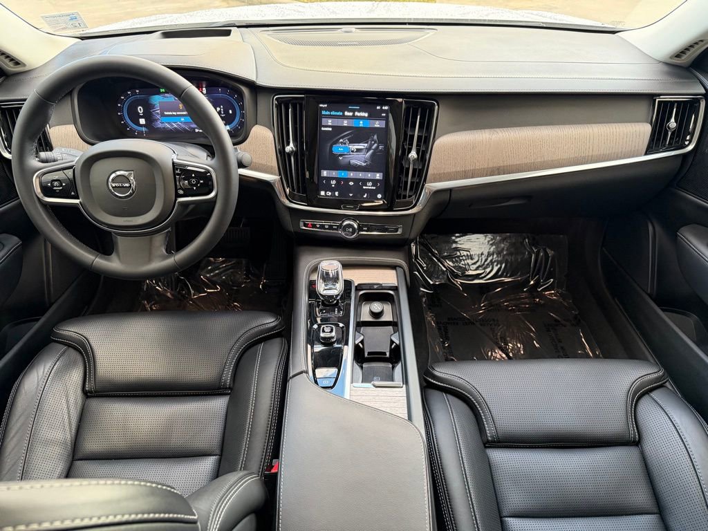 Used 2023 Volvo S90 B6 Ultimate image 15