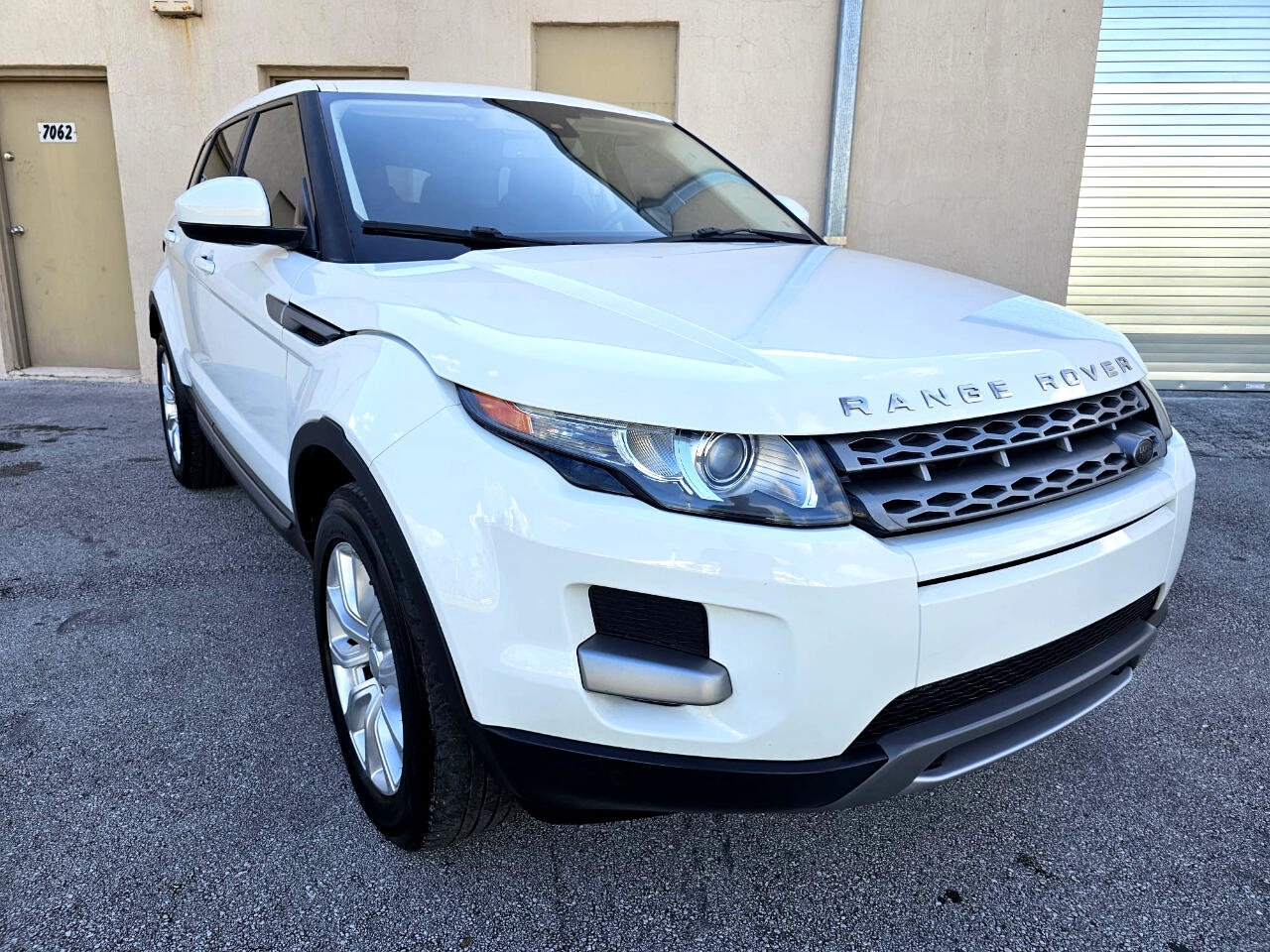 Used 2015 Land Rover Range Rover Evoque Pure image 12
