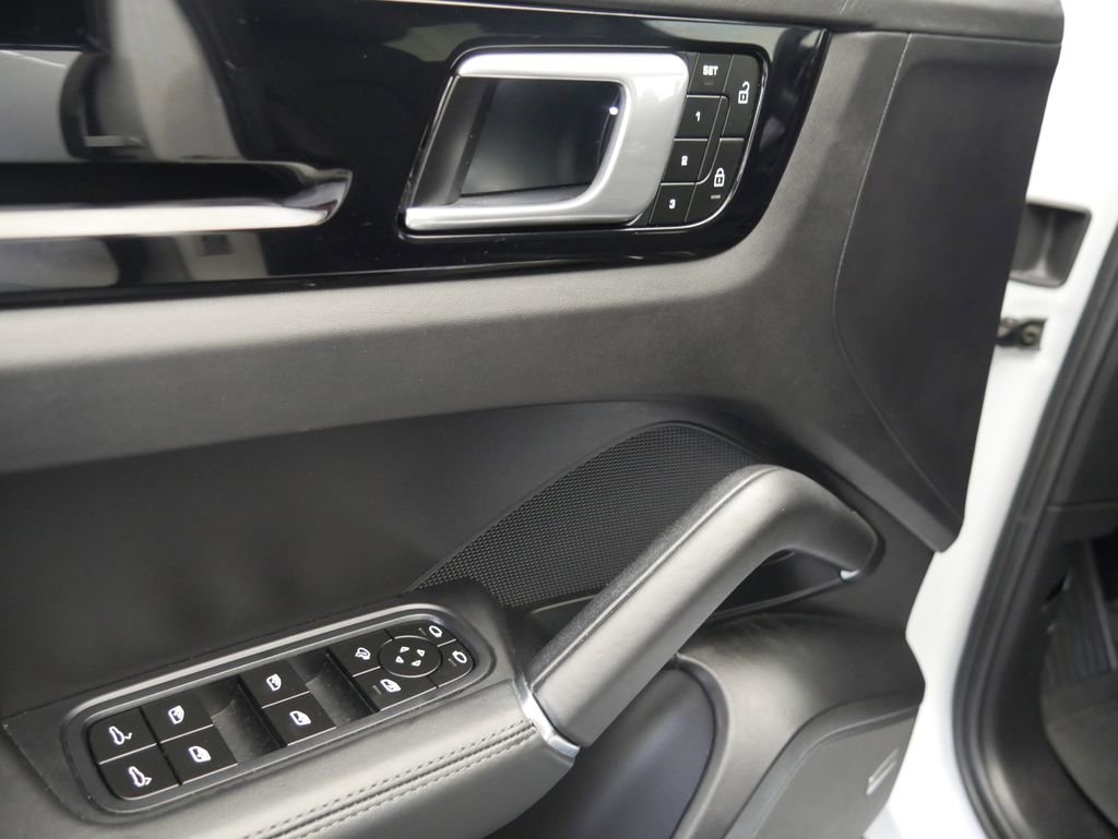 Certified 2023 Porsche Cayenne S AWD/4WD image 17
