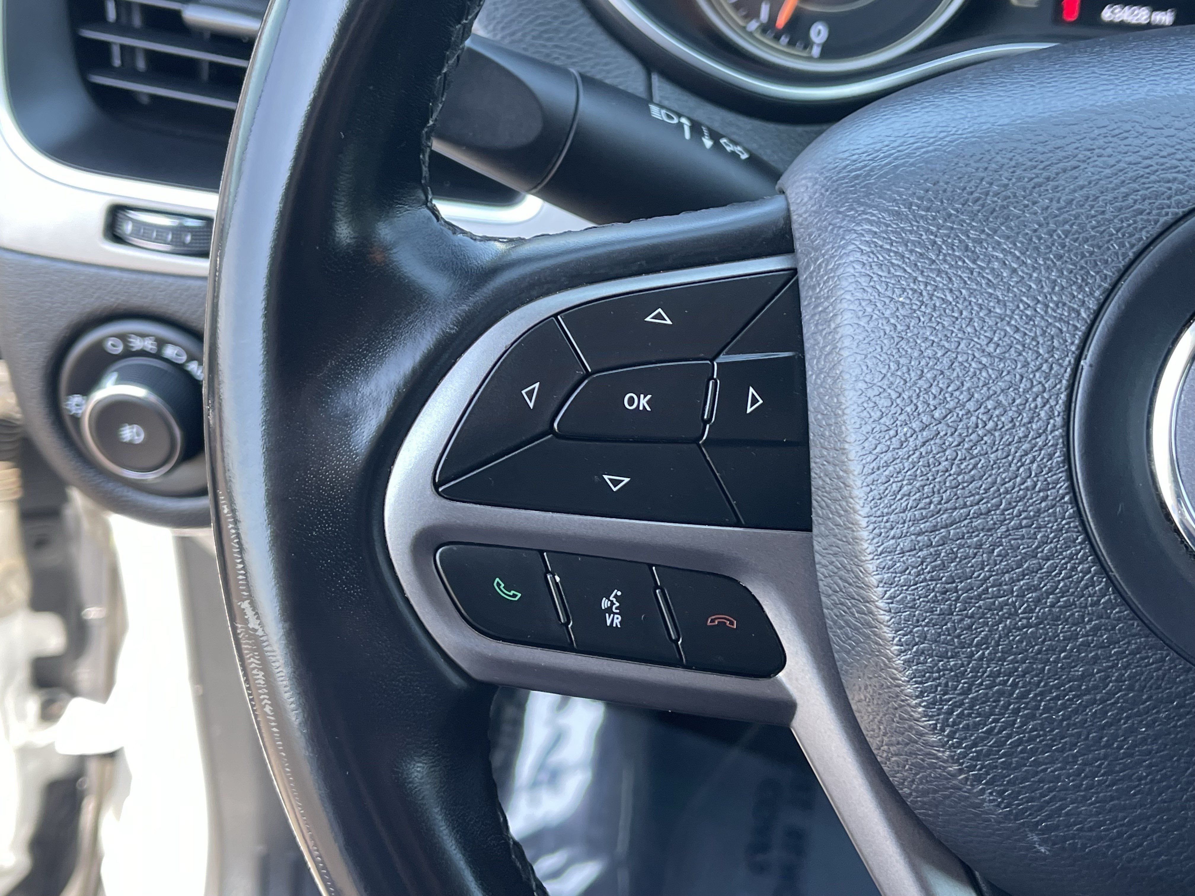 Used 2019 Jeep Cherokee Latitude Plus AWD/4WD image 21