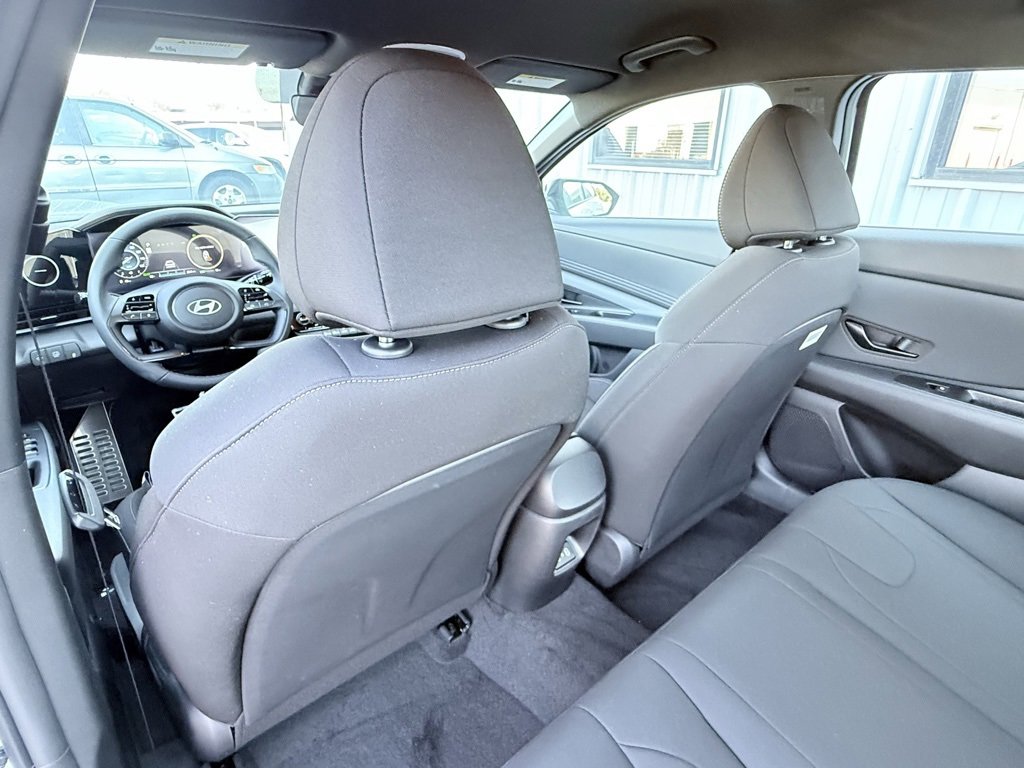New 2025 Hyundai Elantra SEL image 25
