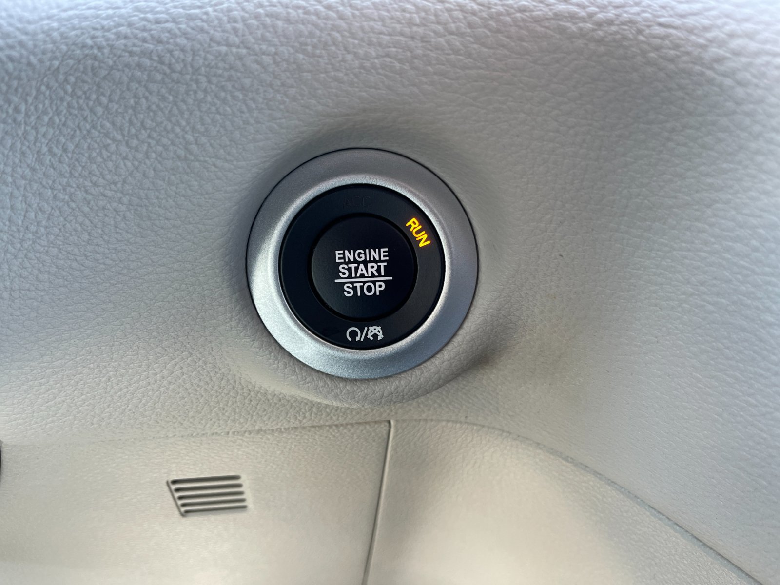 Used 2020 Chrysler Pacifica Limited FWD image 25