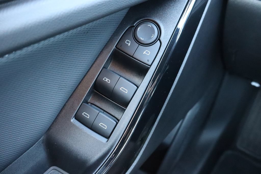 Used 2026 Chevrolet Equinox LT w/ Safety and Technology Package FWD image 15