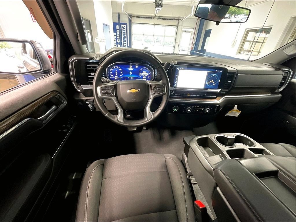 Used 2023 Chevrolet Silverado 1500 LT AWD/4WD image 17