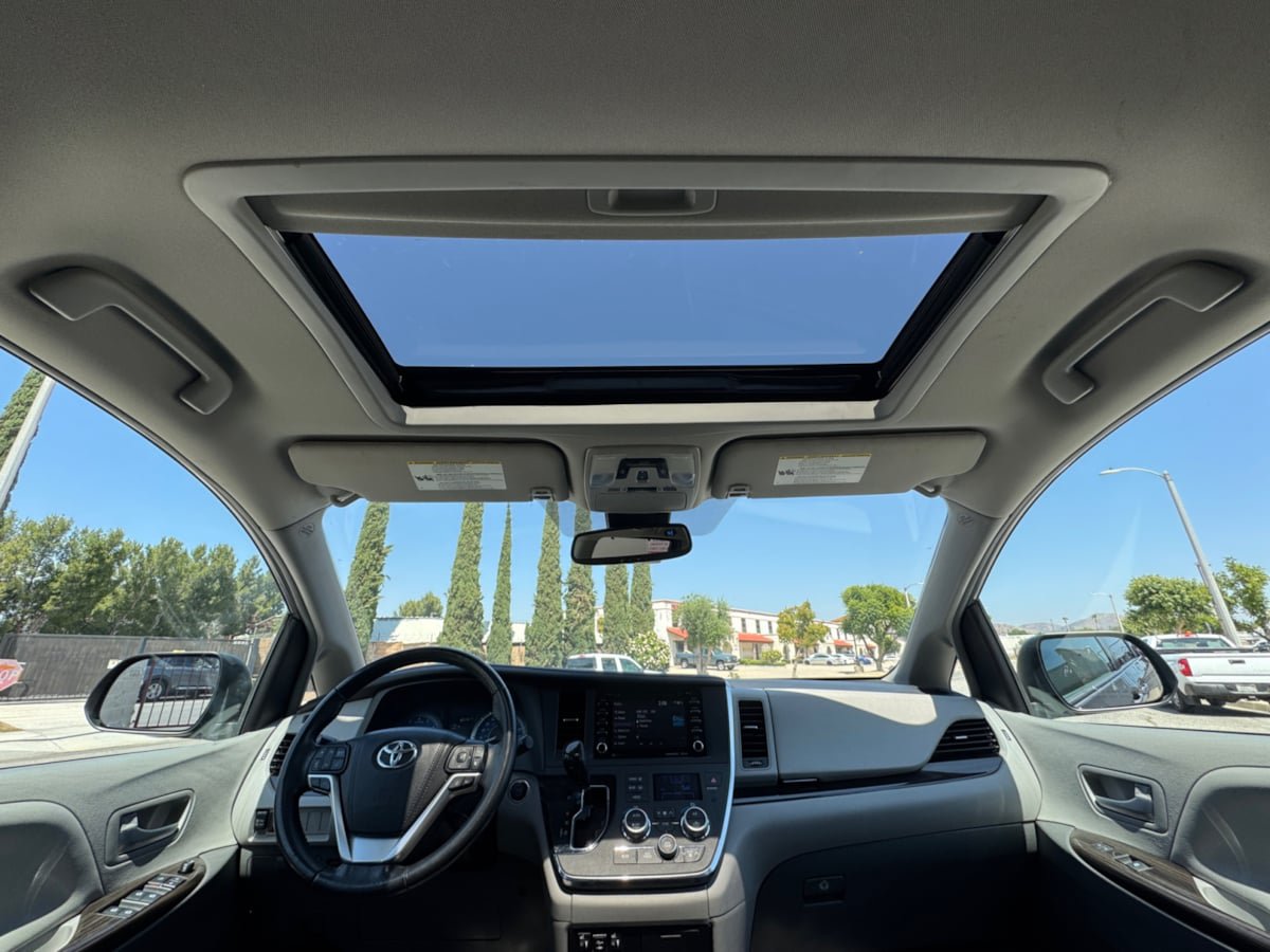Used 2018 Toyota Sienna XLE w/ XLE Navigation Package AWD/4WD image 16