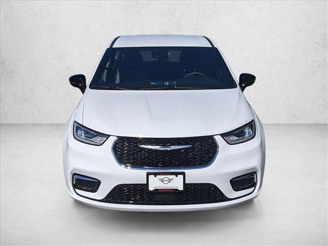 Used 2025 Chrysler Pacifica Select video 2