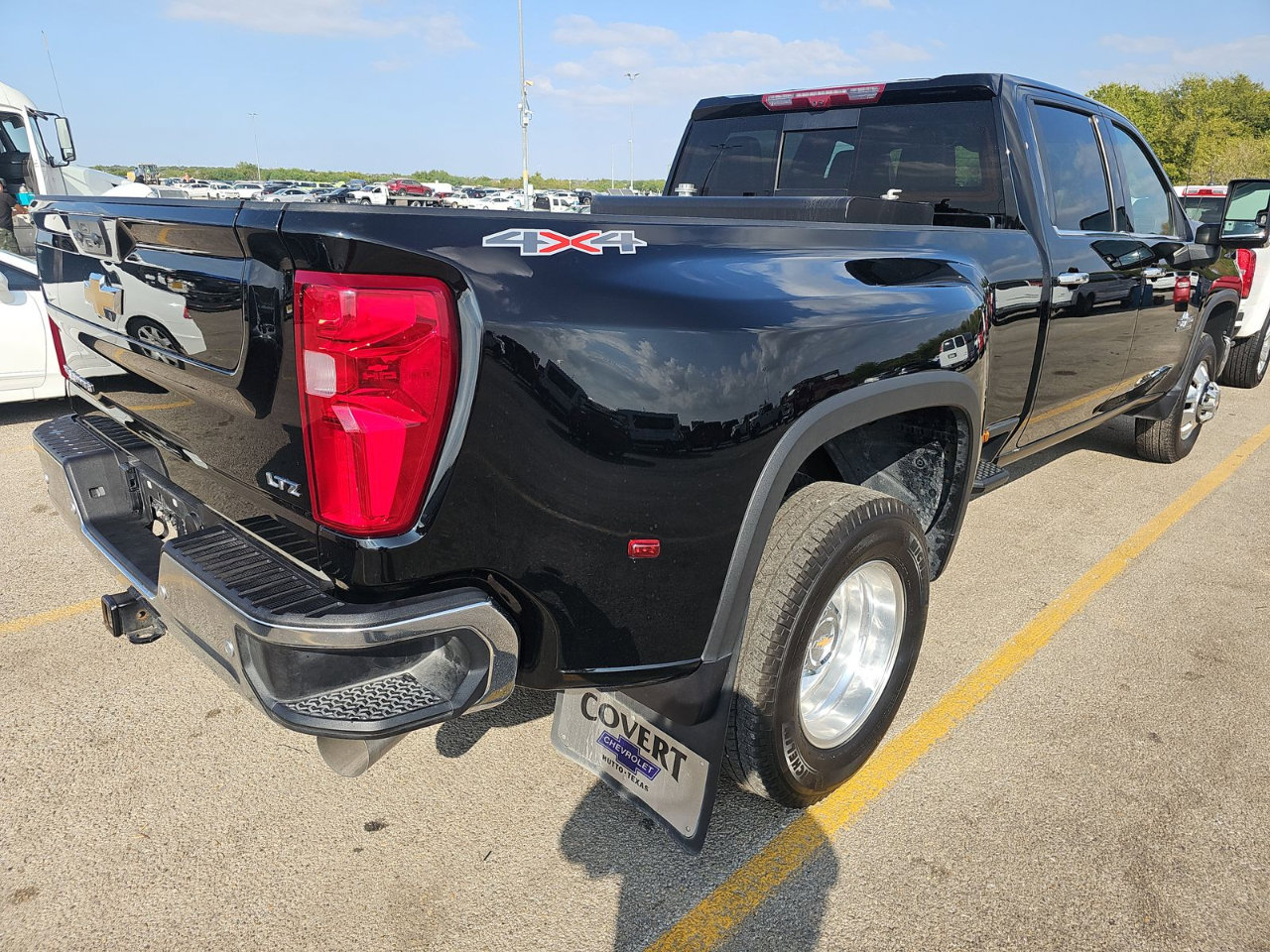 Used 2024 Chevrolet Silverado 3500 LTZ w/ LTZ Texas Edition image 3