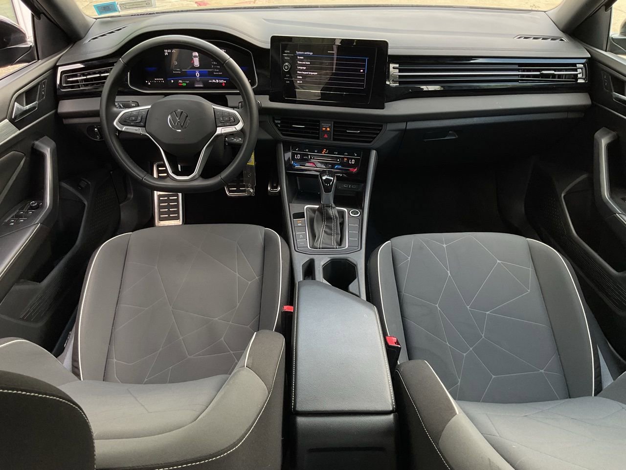 Used 2025 Volkswagen Jetta Sport image 19