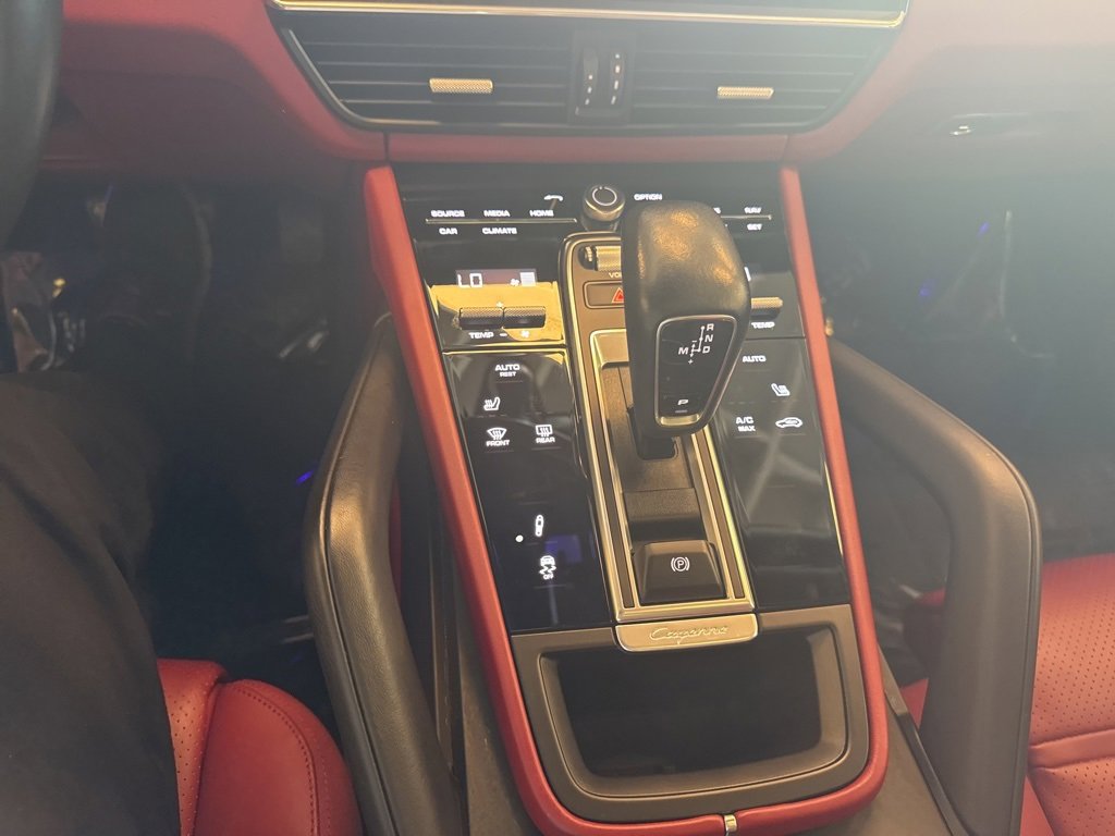 Used 2022 Porsche Cayenne Coupe image 30