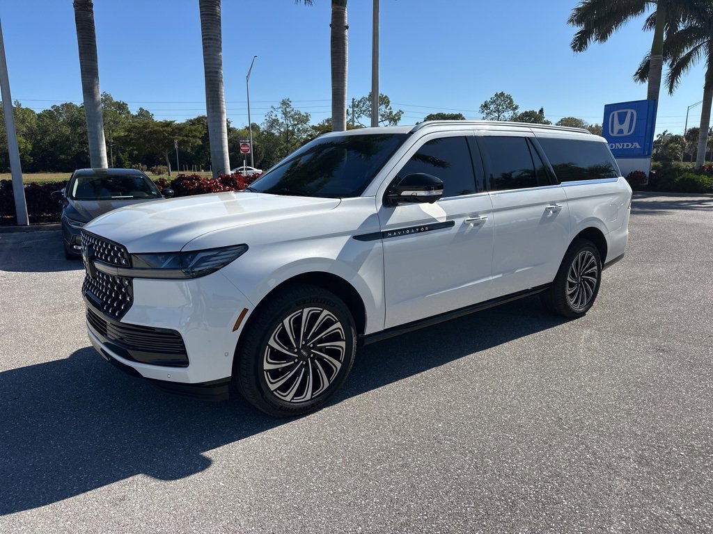 Used 2025 Lincoln Navigator L Black Label image 1
