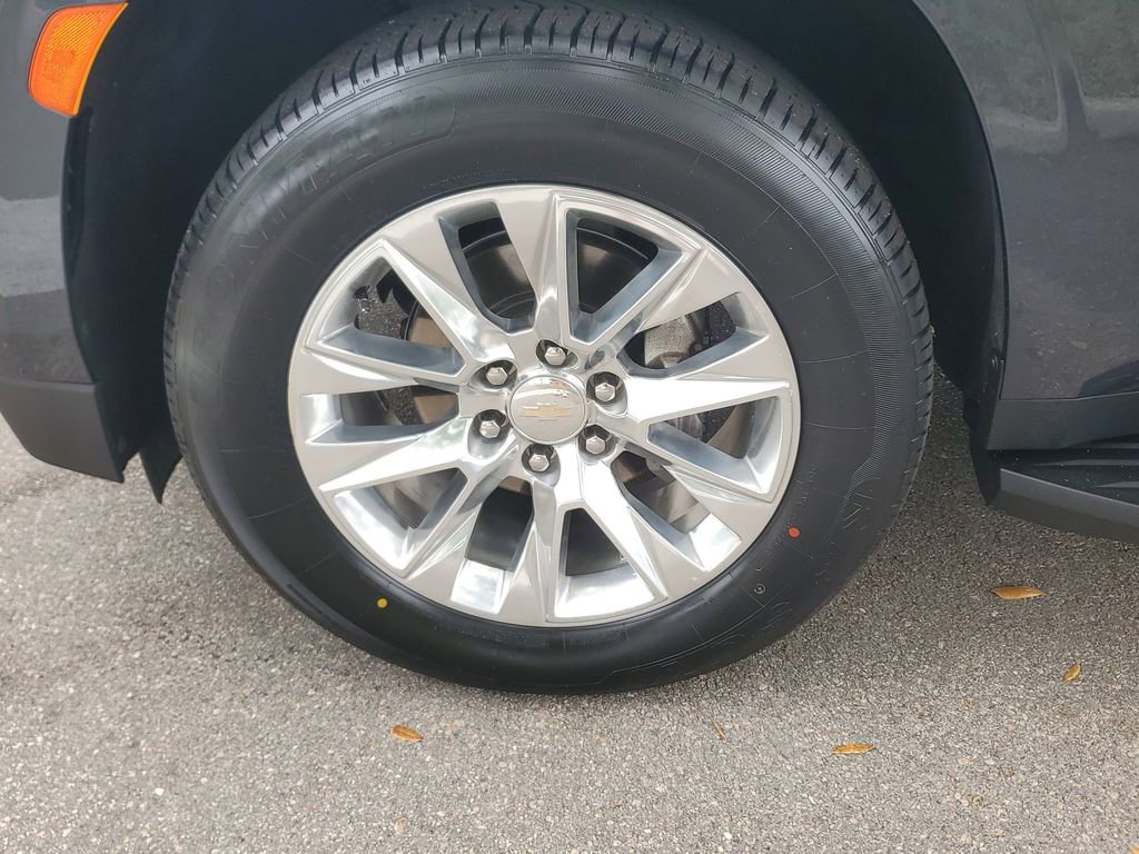 Used 2021 Chevrolet Tahoe Premier w/ Premium Package image 11