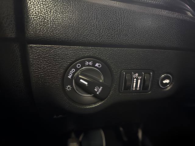 Used 2015 Chrysler 300 S AWD/4WD image 21