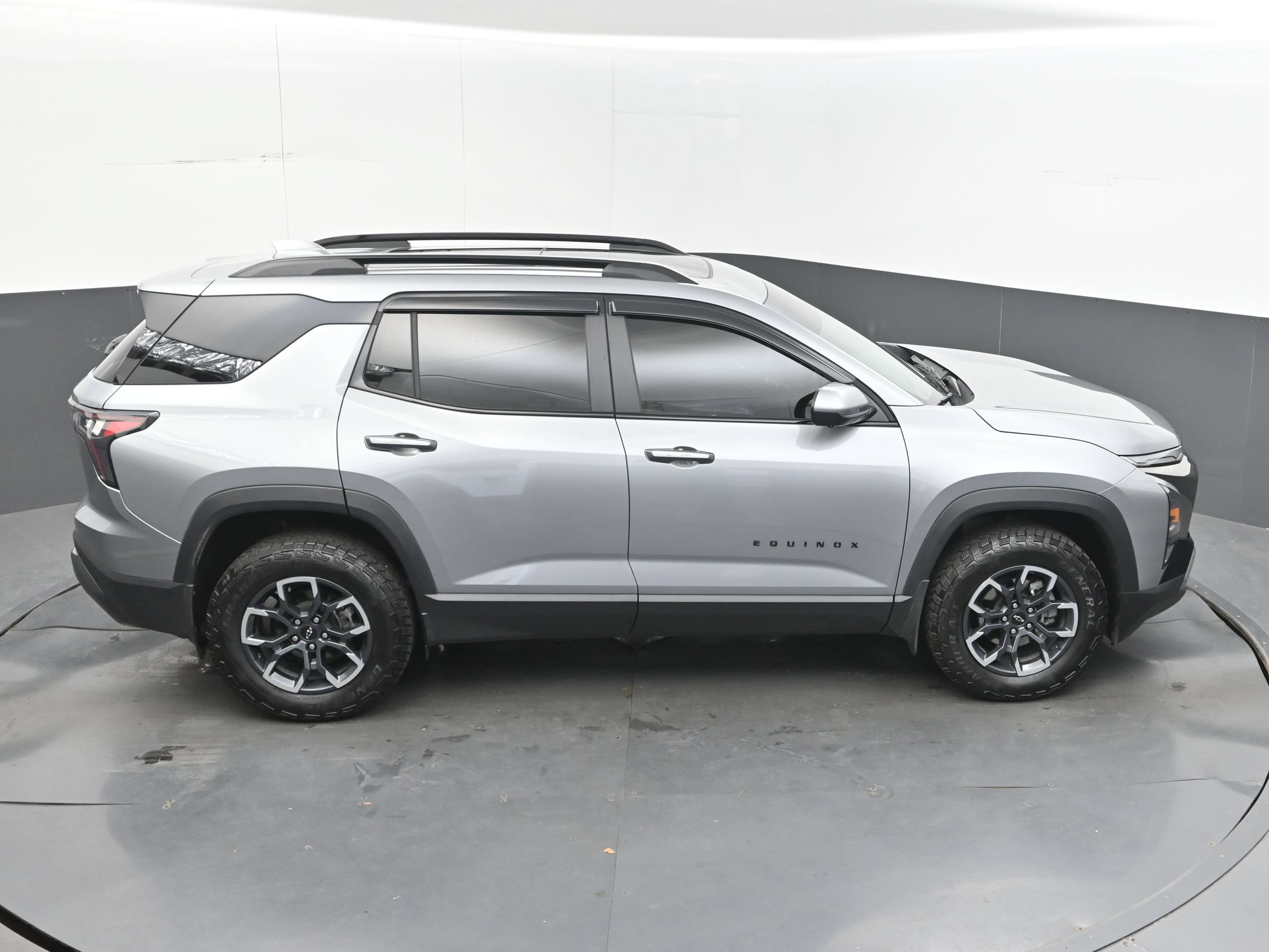Used 2026 Chevrolet Equinox ACTIV w/ Safety and Technology Package AWD/4WD image 43