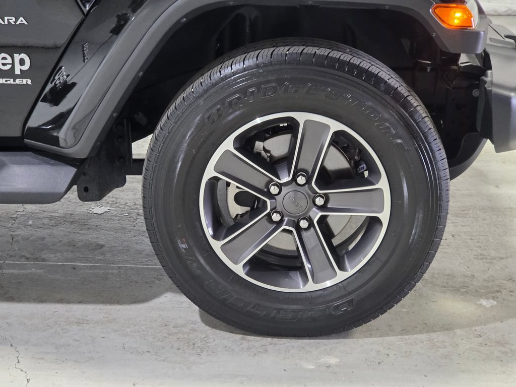 Used 2023 Jeep Wrangler Unlimited Sahara w/ LED Lighting Group AWD/4WD image 16