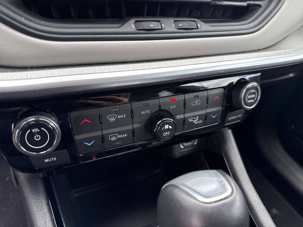Used 2025 Jeep Compass Limited AWD/4WD image 37
