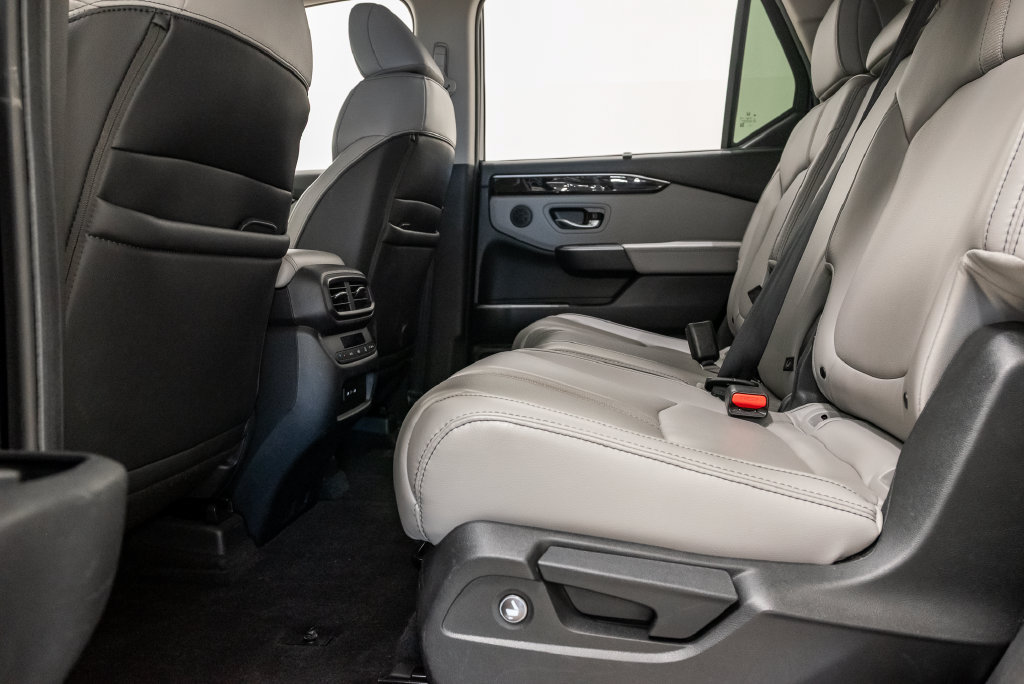 Used 2025 Honda Pilot EX-L image 31