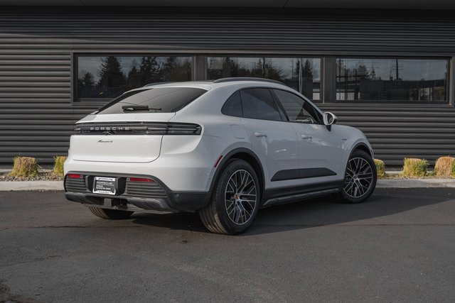 Used 2025 Porsche Macan 4 Electric image 30