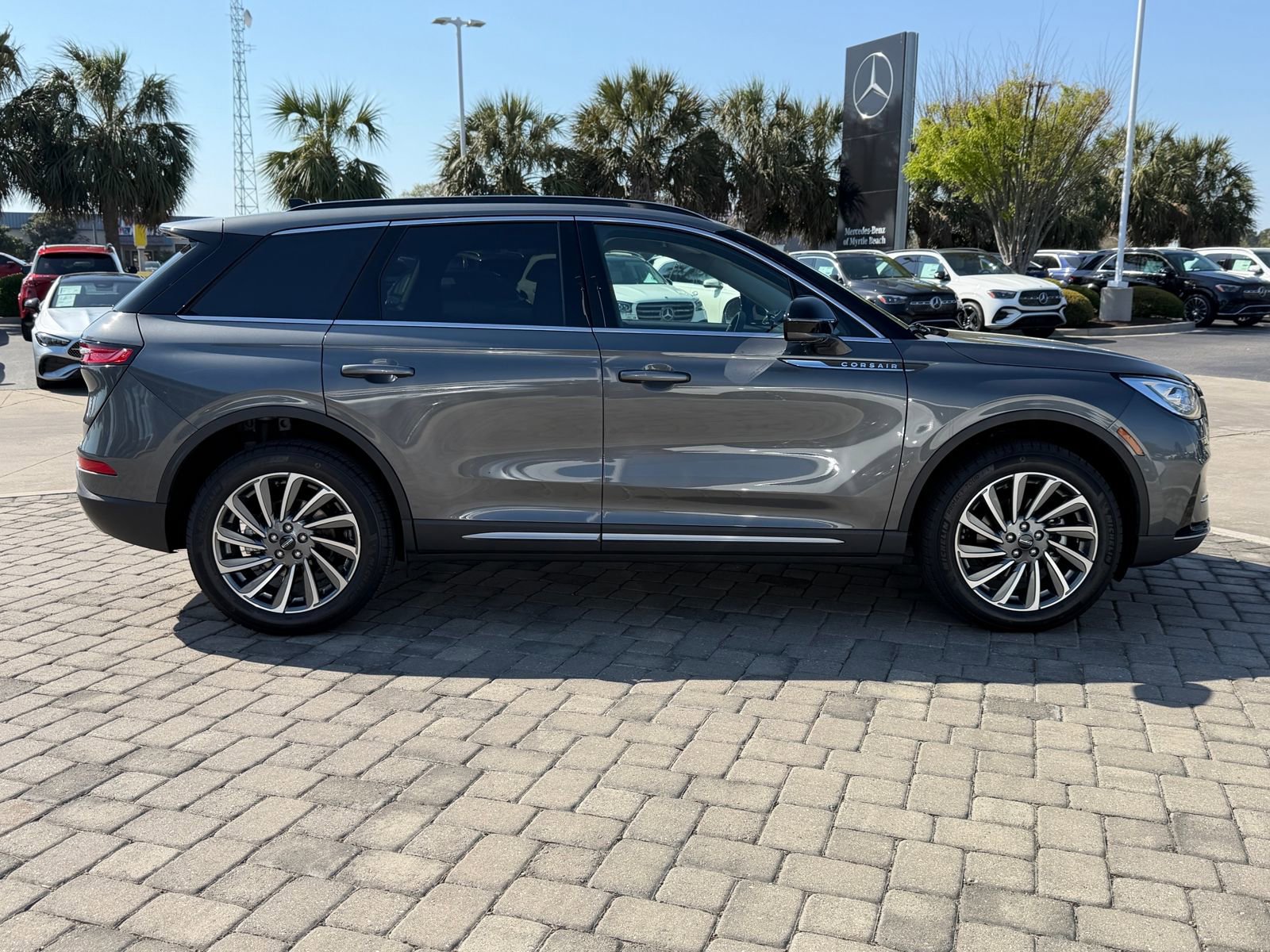 Used 2025 Lincoln Corsair Reserve image 8