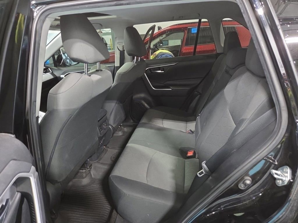 Used 2019 Toyota RAV4 XLE AWD/4WD image 12