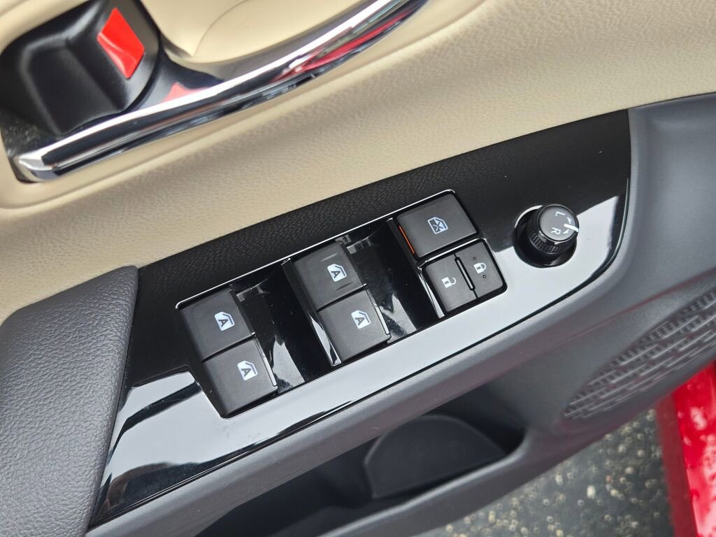 Used 2016 Toyota Prius Four image 19