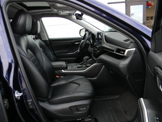 Used 2023 Toyota Highlander XLE AWD/4WD image 27