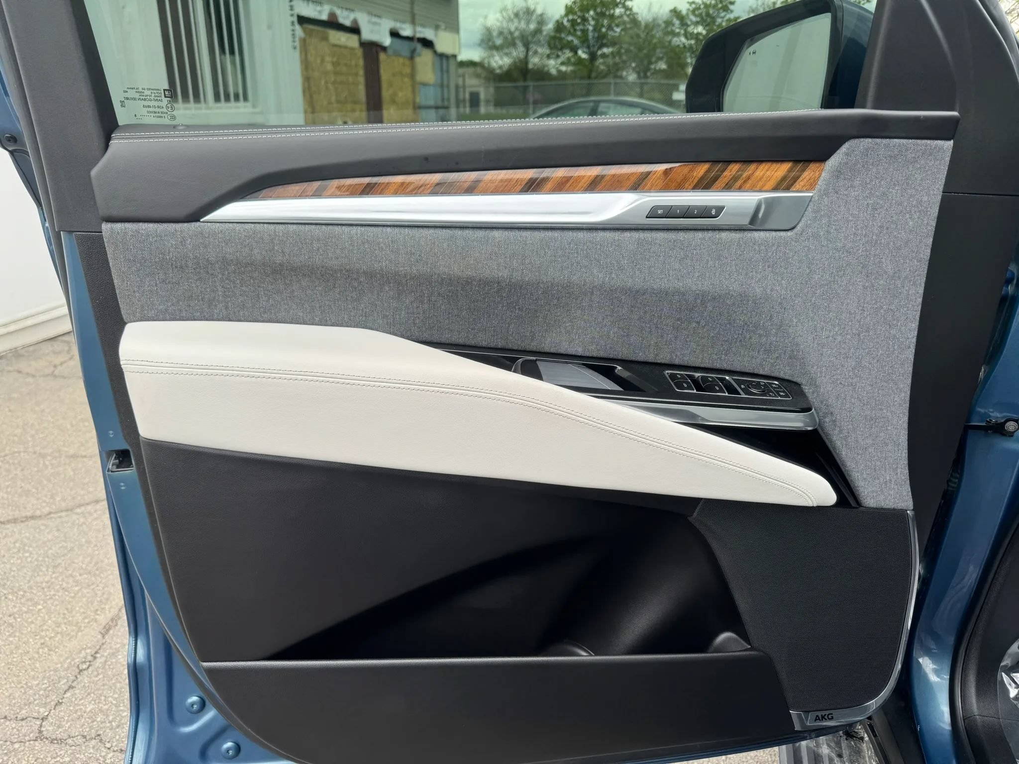 Used 2025 Cadillac Escalade Sport Platinum w/ LPO, Floor Liner Package AWD/4WD image 10