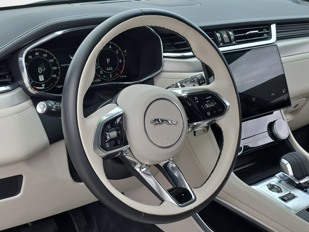 Certified 2025 Jaguar F-PACE R-Dynamic S AWD/4WD image 16