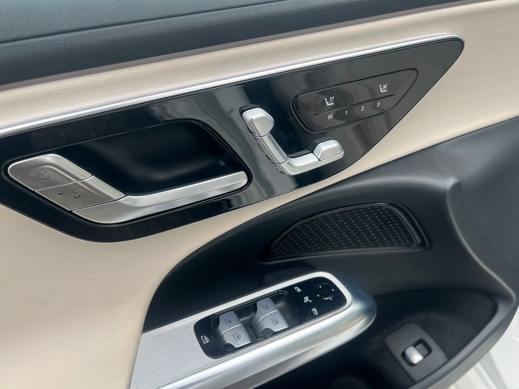 Used 2025 Mercedes-Benz E 350 4MATIC Sedan image 17