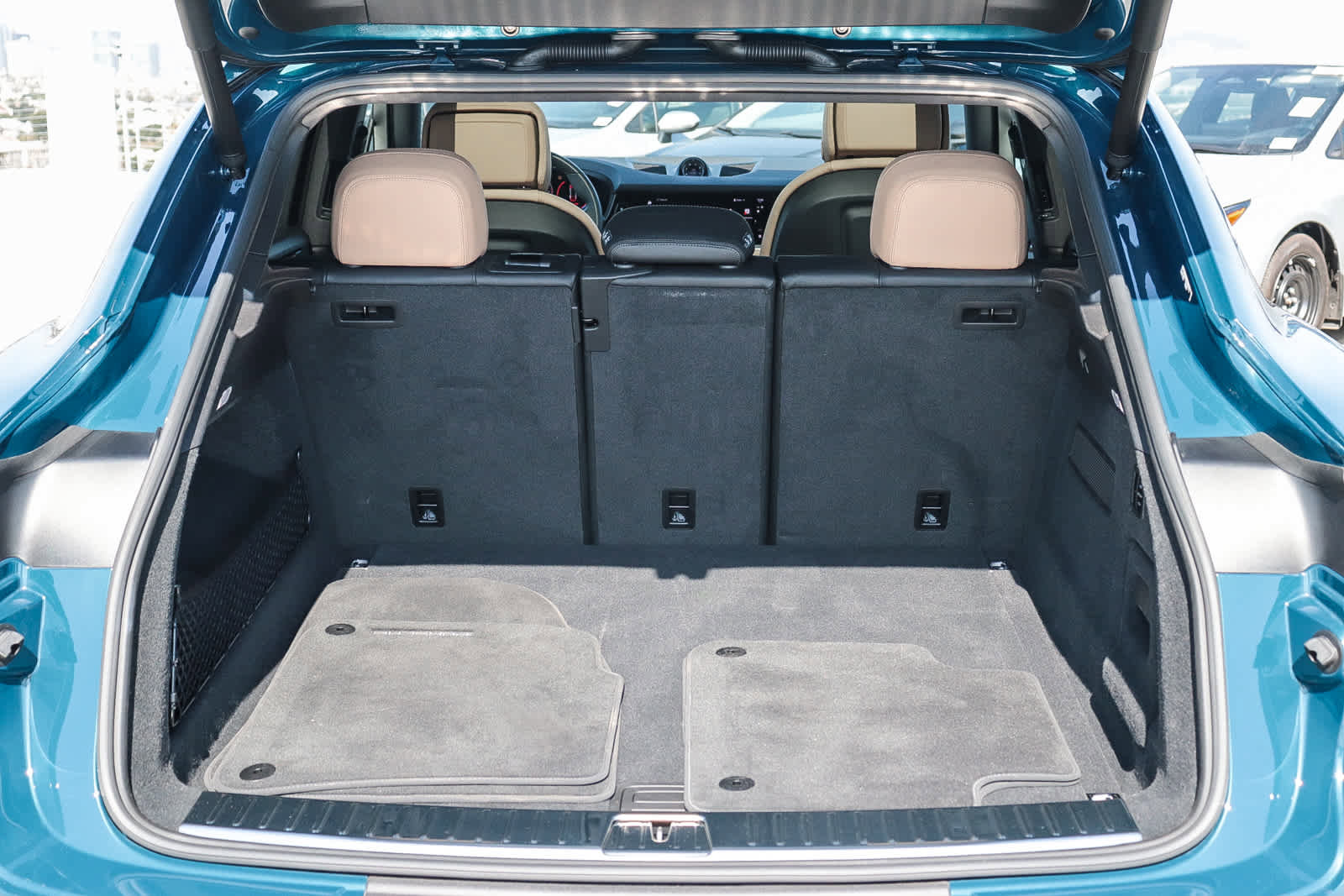 Used 2025 Porsche Cayenne Coupe image 41