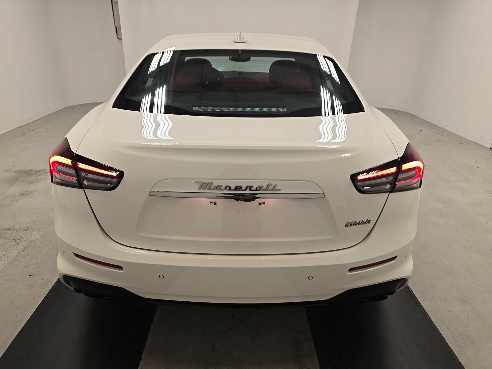 Used 2023 Maserati Ghibli Modena RWD image 9