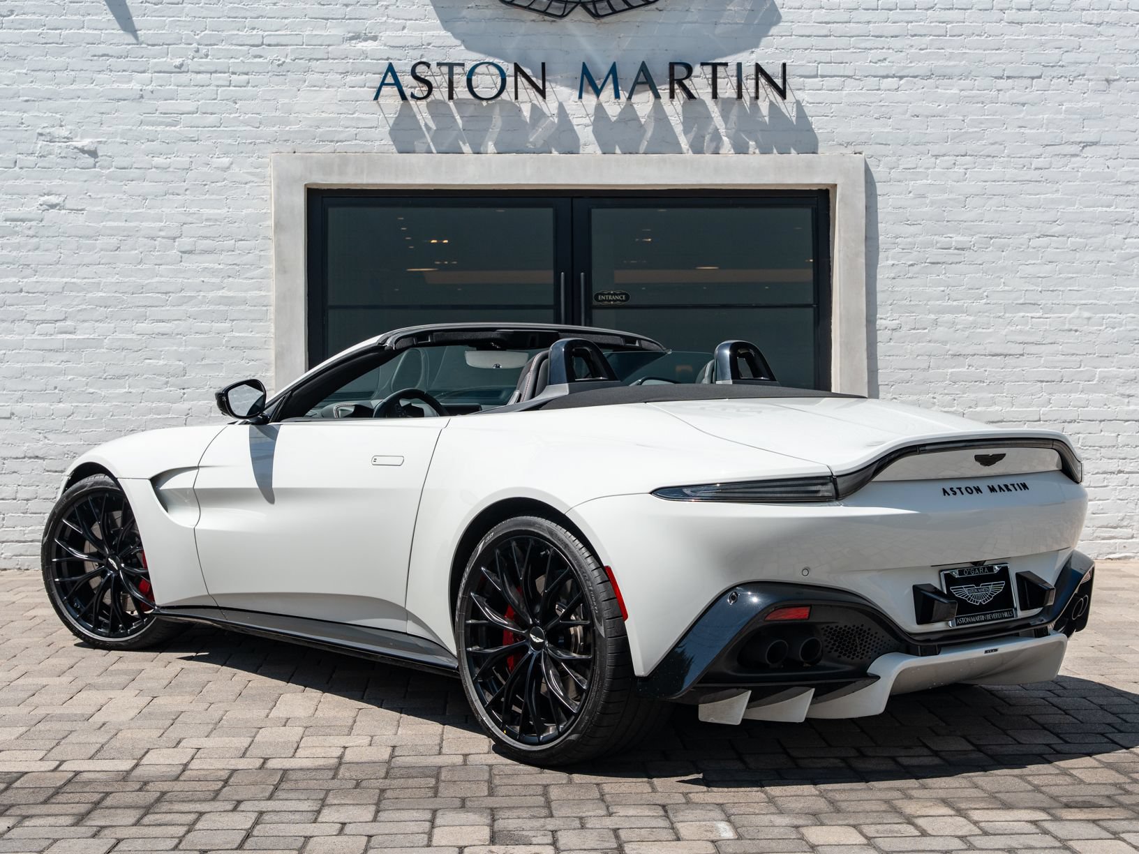 Used 2023 Aston Martin V8 Vantage Roadster RWD image 2