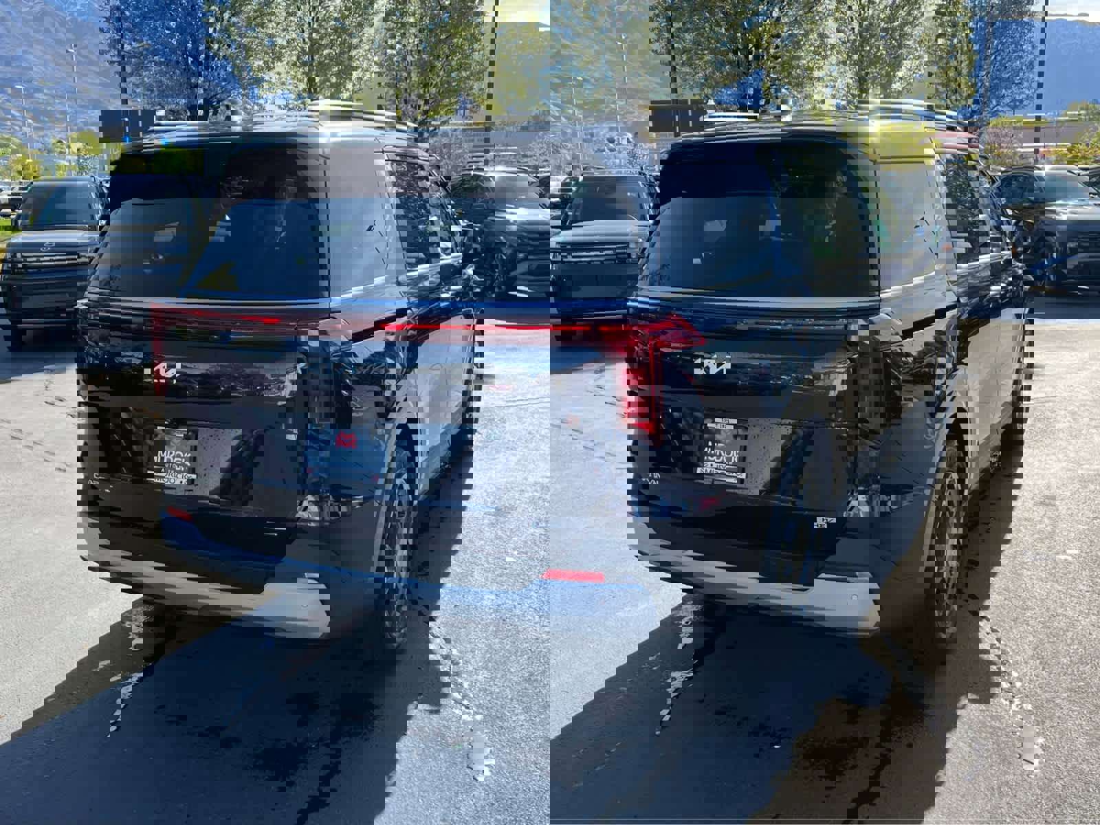 Used 2025 Kia Carnival EX image 8