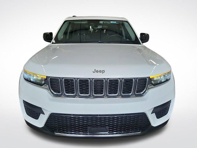 Used 2023 Jeep Grand Cherokee Laredo AWD/4WD image 7