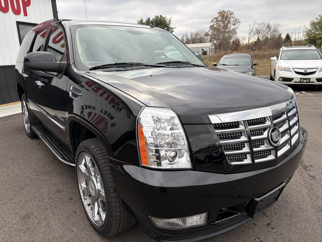 Used 2012 Cadillac Escalade Luxury image 4