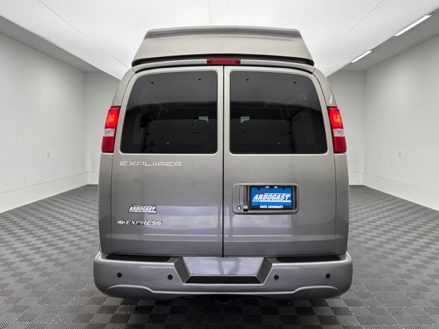 Used 2021 Chevrolet Express 2500 LS w/ Enhanced Convenience Package RWD image 9