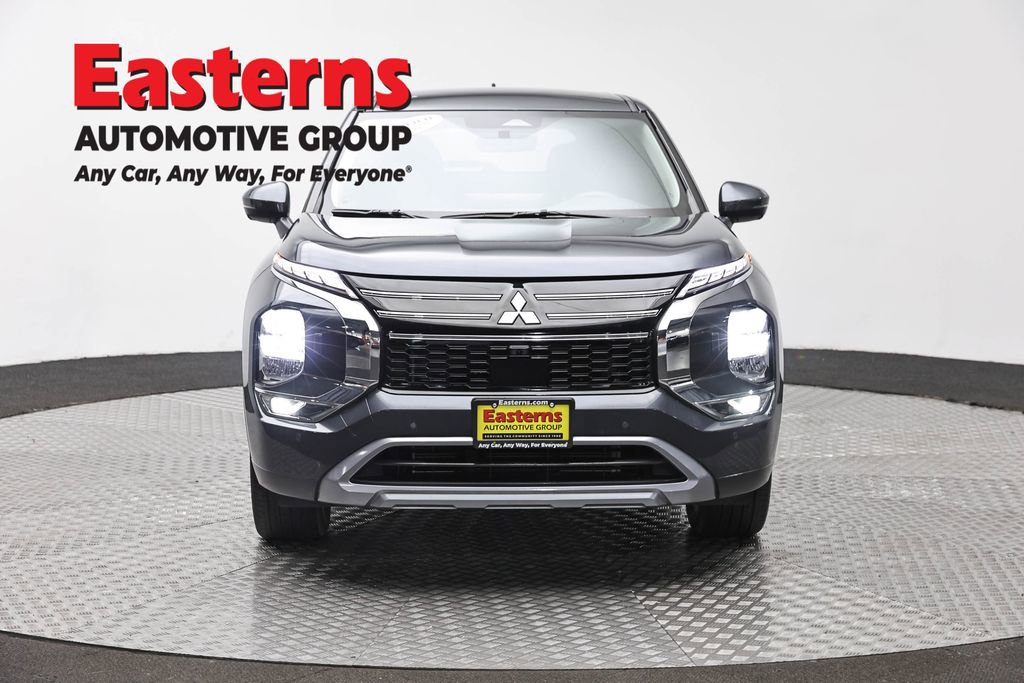 Used 2025 Mitsubishi Outlander SE AWD/4WD image 2