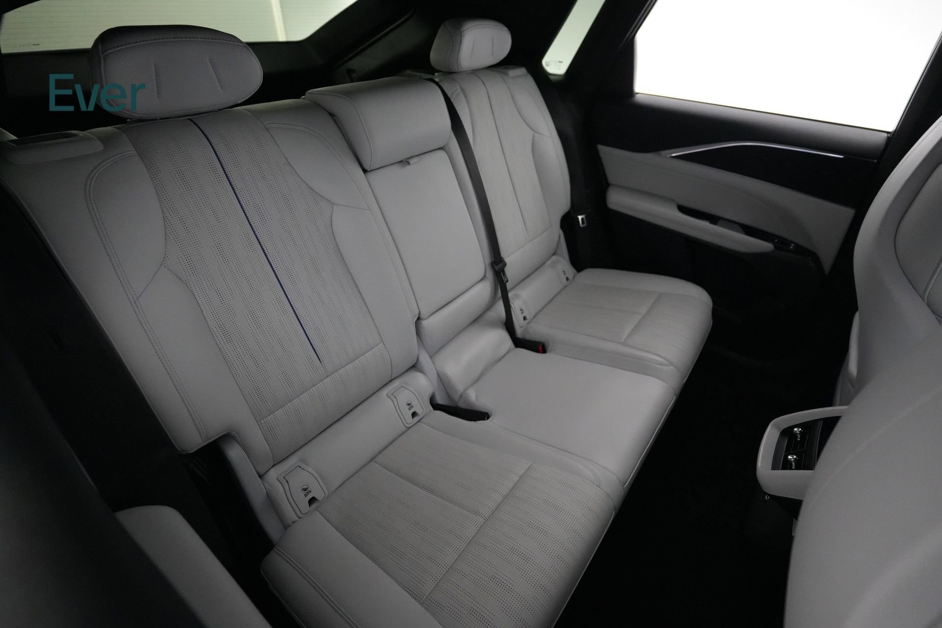 Used 2024 Cadillac Lyriq Luxury image 5