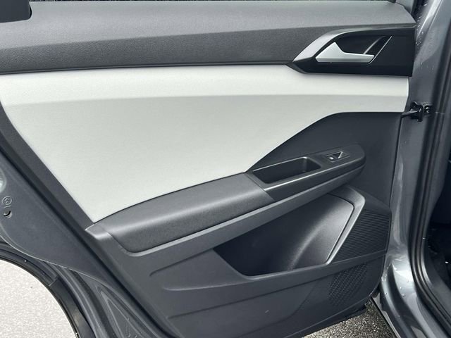 Certified 2022 Volkswagen Taos SE image 11