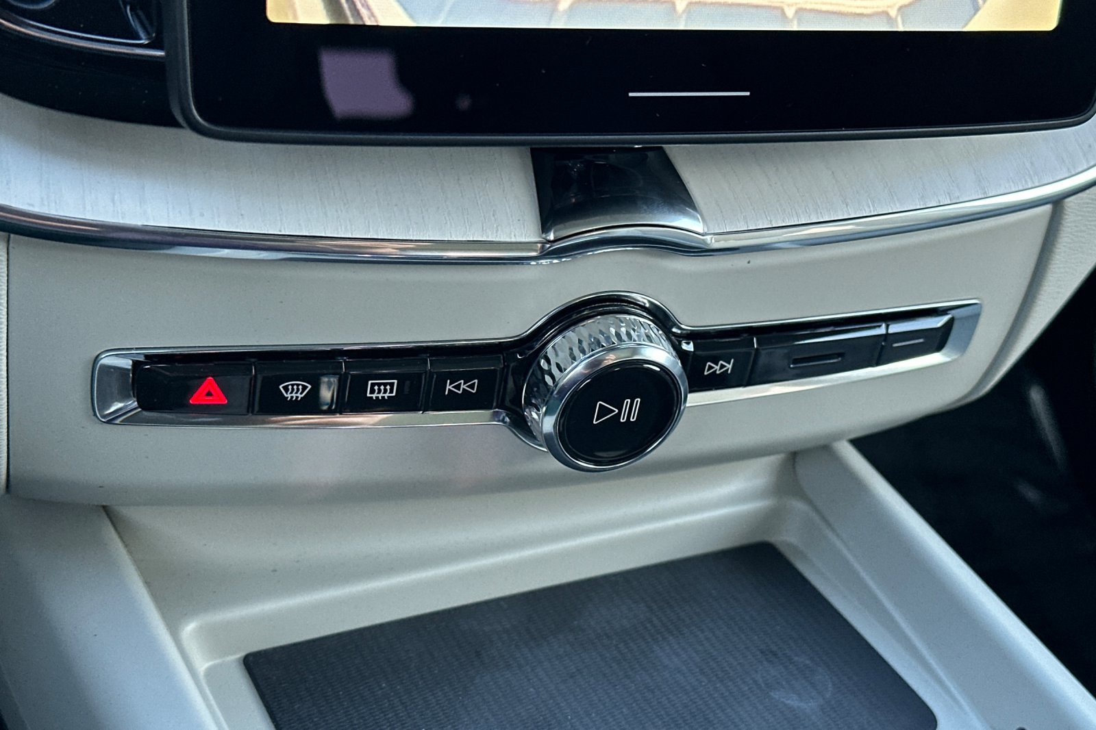 New 2026 Volvo XC60 B5 Ultra w/ Protection Package Premier image 18