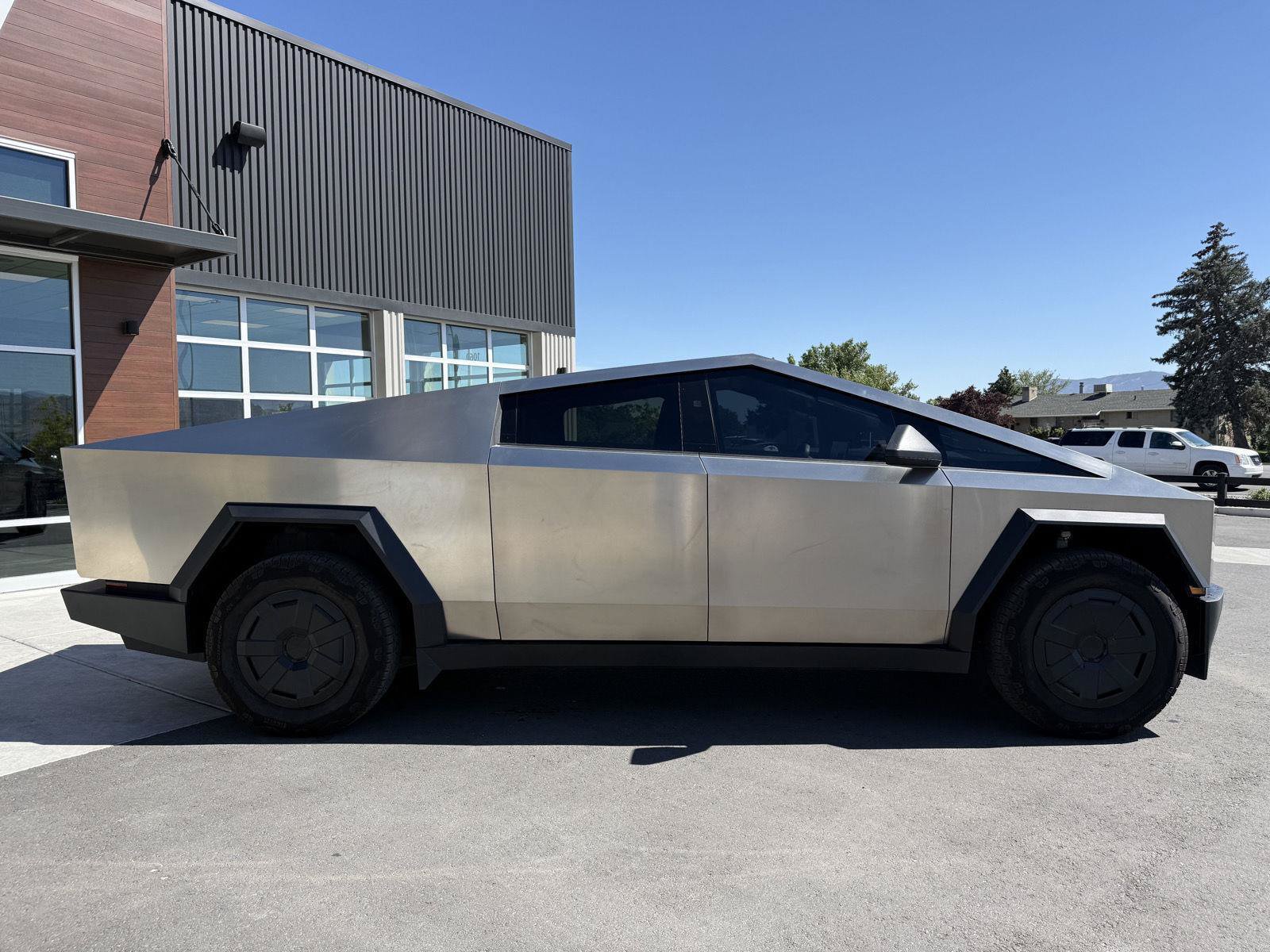 Used 2024 Tesla Cybertruck AWD Crew Cab image 9