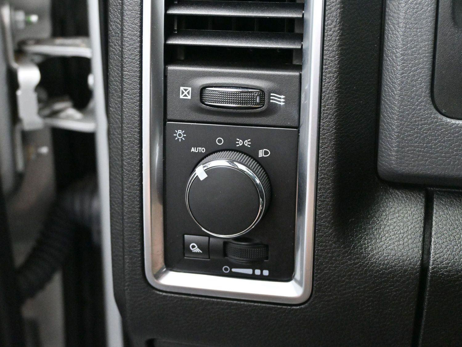 Used 2018 RAM 2500 SLT image 27