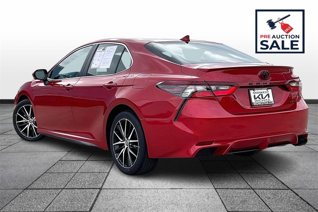 Used 2023 Toyota Camry SE image 12