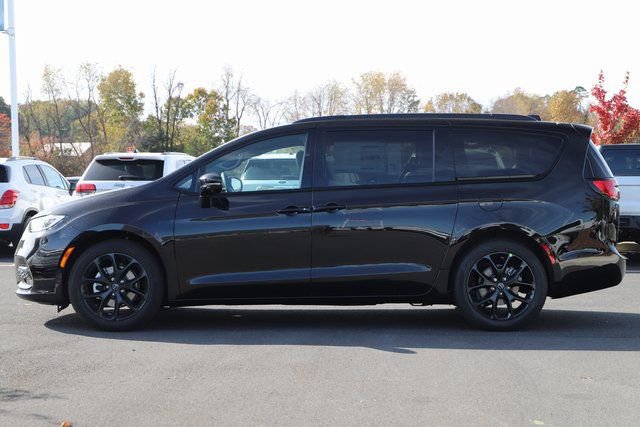 New 2026 Chrysler Pacifica Limited w/ S Appearance Package image 3