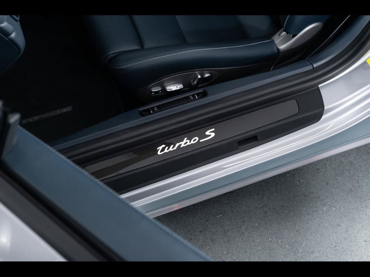 Used 2019 Porsche 911 Turbo S AWD/4WD image 36
