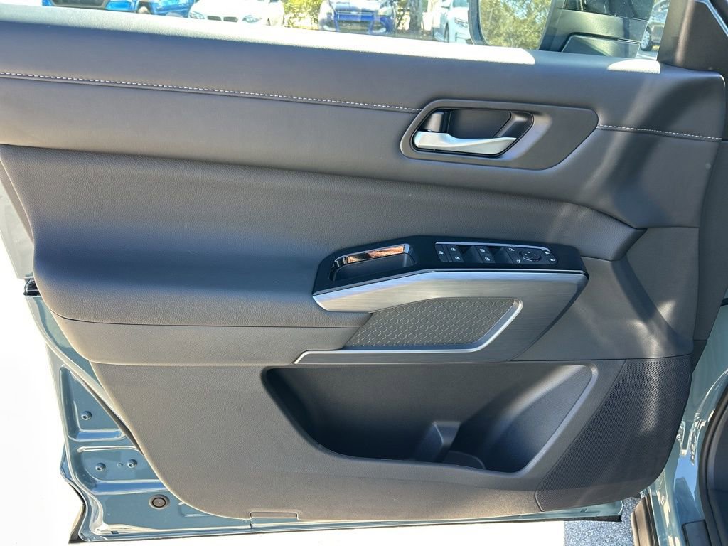 New 2026 Nissan Pathfinder SL w/ SL Premium Package image 18