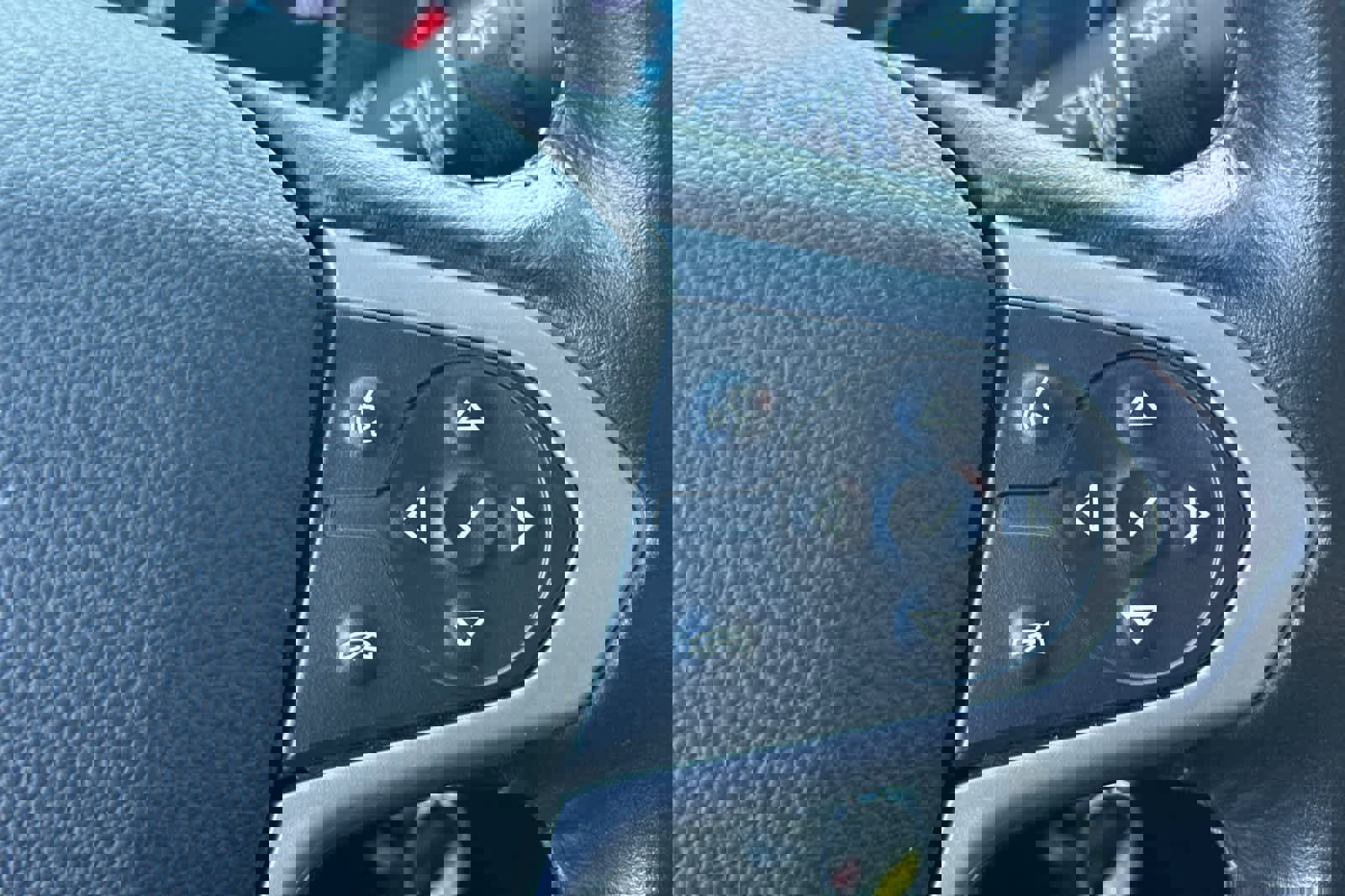 Used 2022 Chevrolet Colorado LT w/ Luxury Package image 27