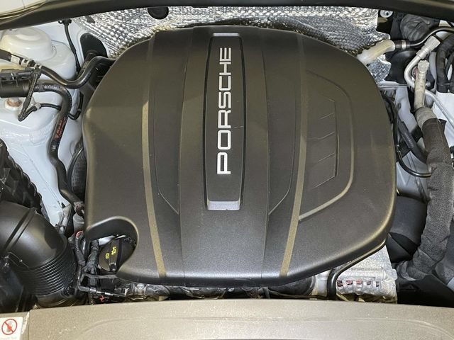 Certified 2020 Porsche Macan AWD/4WD image 17