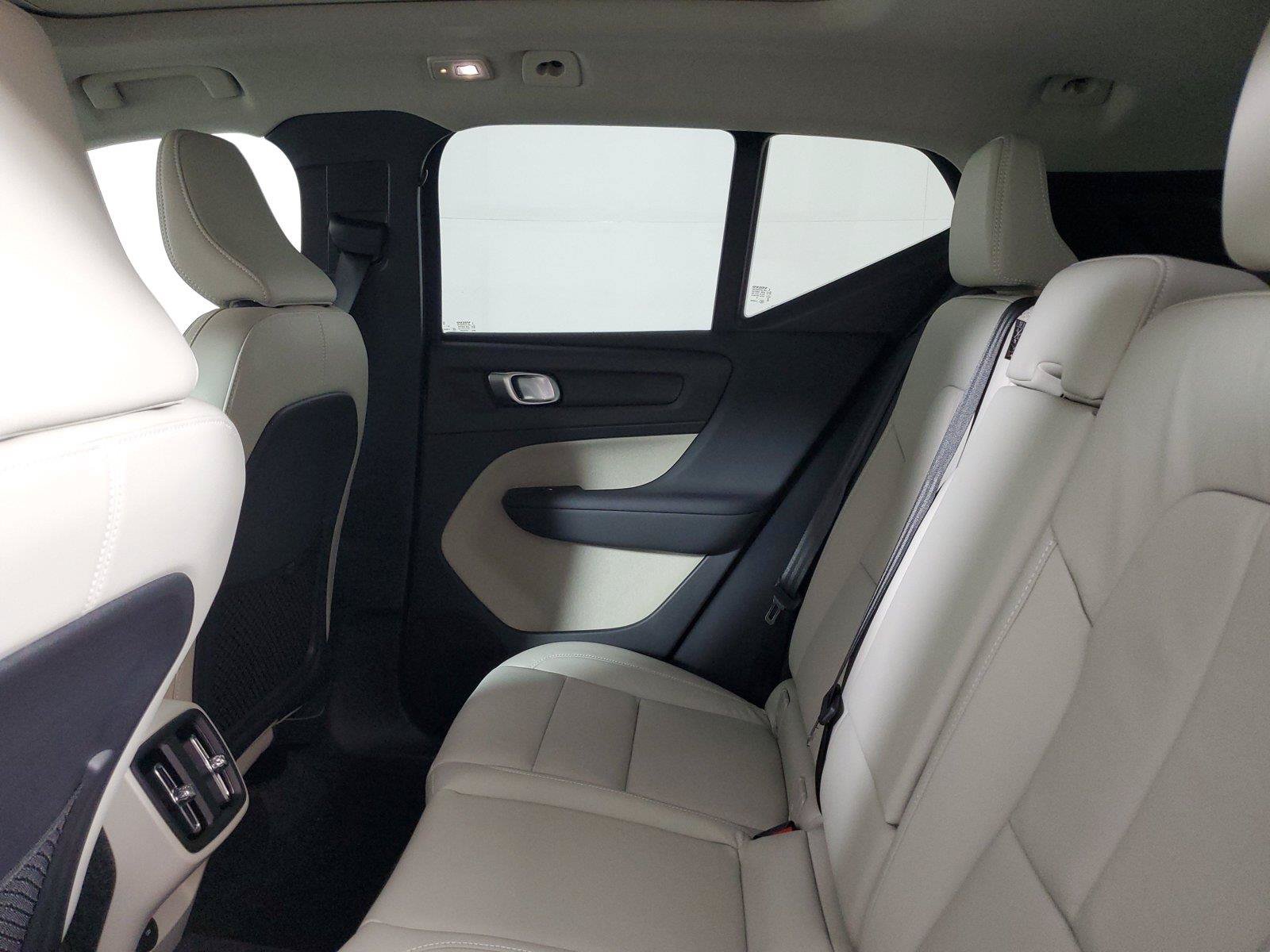 New 2026 Volvo XC40 B4 Plus w/ Protection Package Premier FWD image 12