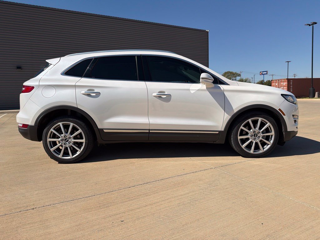Used 2019 Lincoln MKC Reserve w/ MKC Climate Package FWD image 2