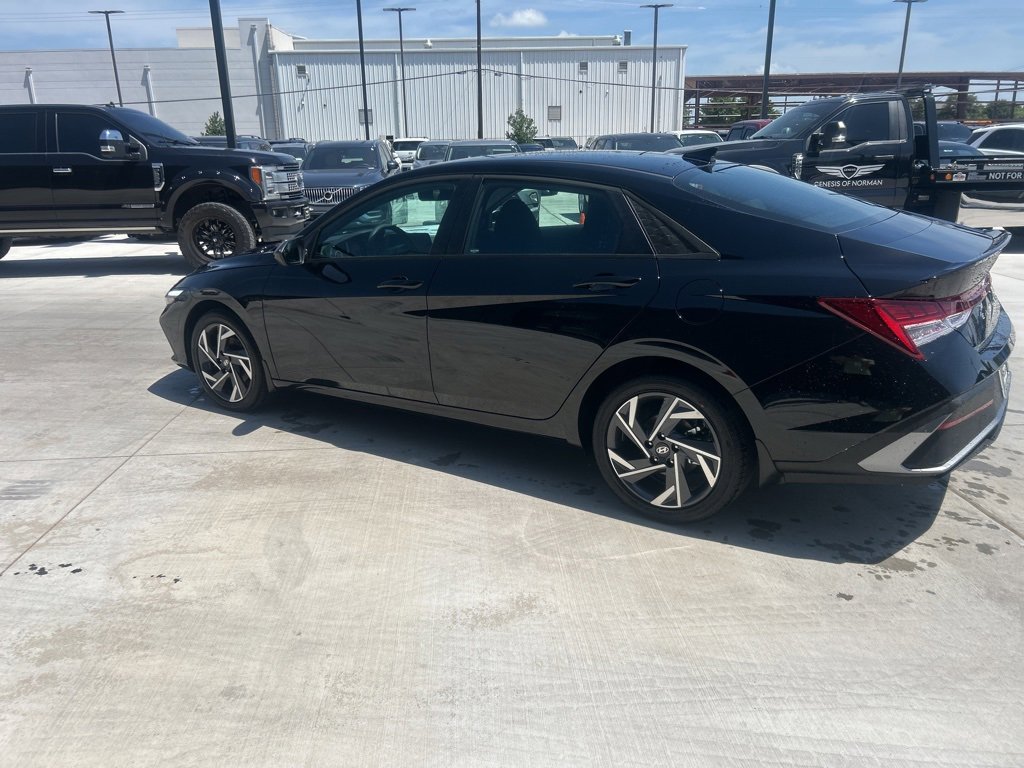 New 2025 Hyundai Elantra SEL image 5